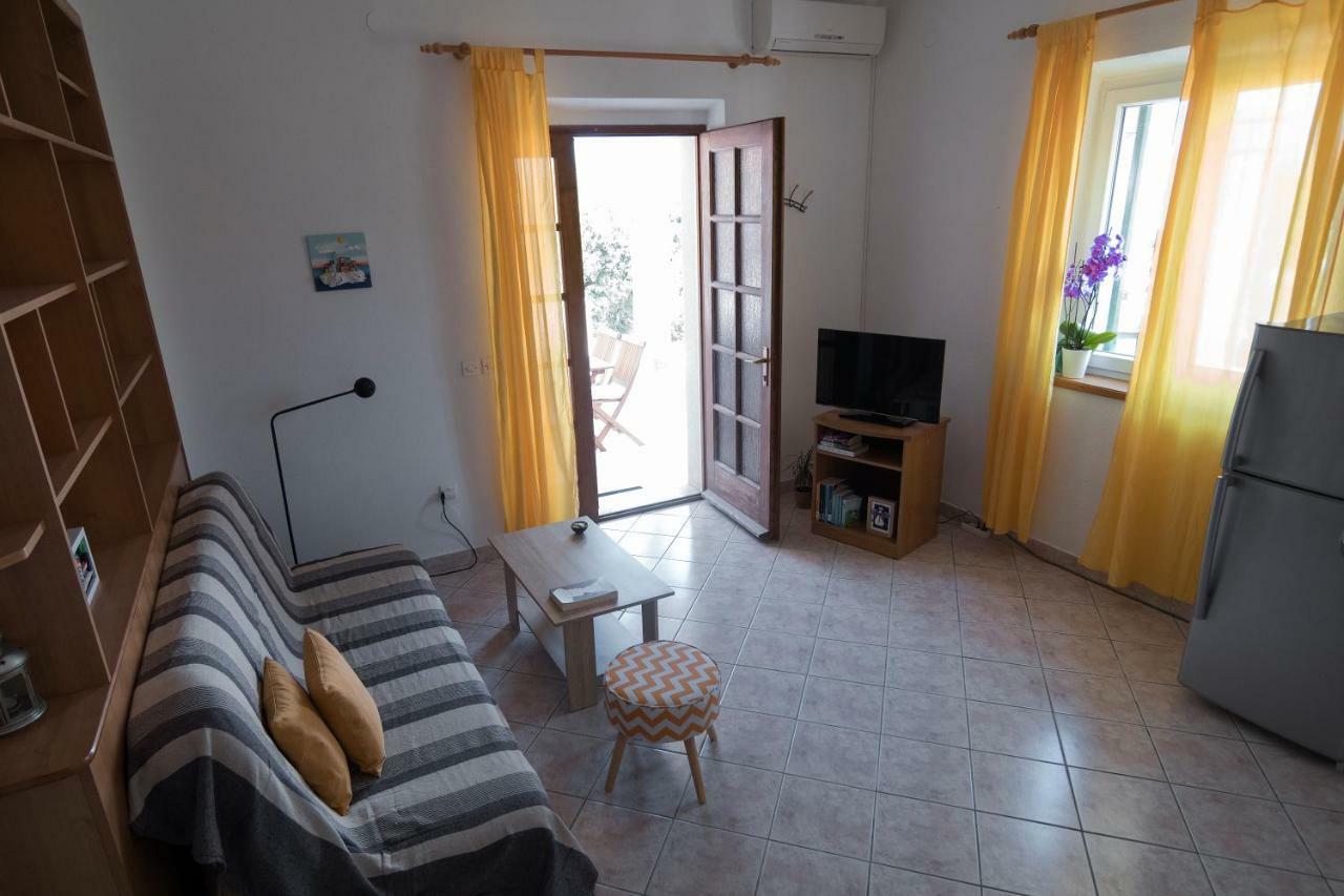 Apartments Ivana Postira Exterior photo